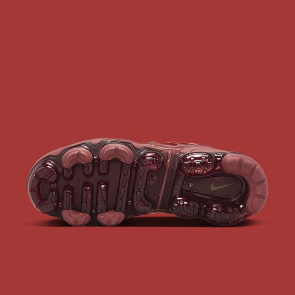 Vapormax plus outlet red sole